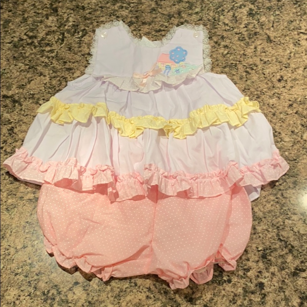 Baby girl’s adorable 2-piece